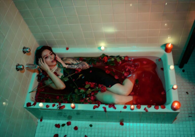 10 Luxury Bath Rituals for Deep Relaxation and Hormonal Balance